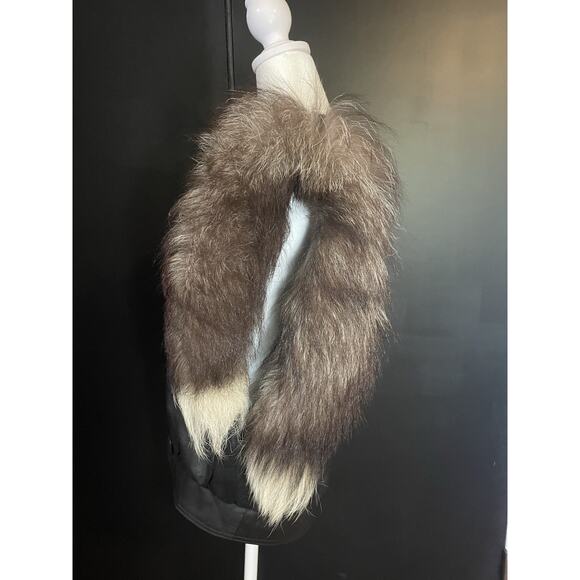 Vintage Luxury Leather Vest wth Genuine Raccoon Fur Sleeves–High-End European - Picture 6 of 16